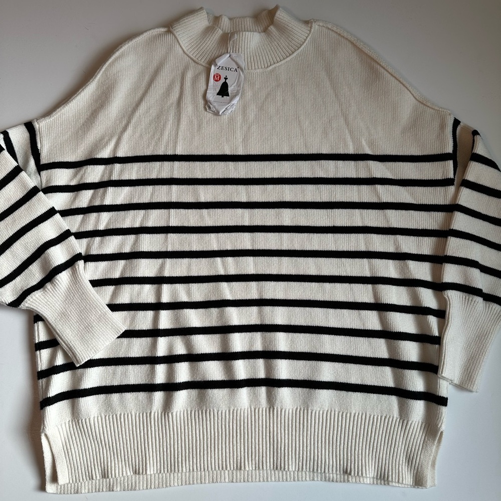 NWT Zesica Sweater Women’s Medium Black White Striped Knit Pullover Soft Stretch